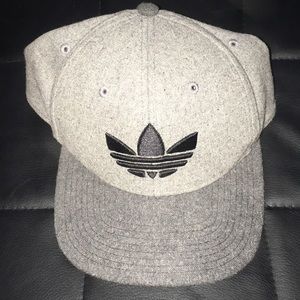 ADIDAS ORIGINALS SNAPBACK FLATBRIM CAP